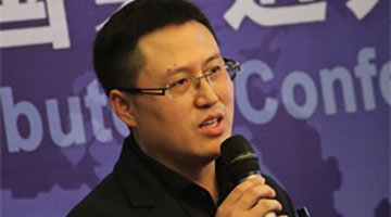 董事長：何旭明 